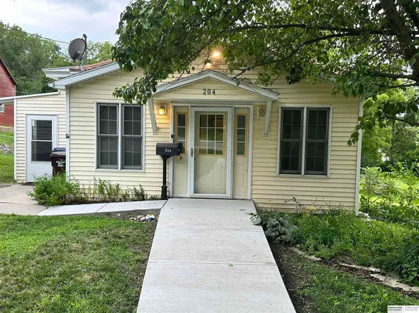 204 S Park St, Weeping Water, NE 68463