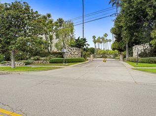 271 S Barrington Ave #E4, Los Angeles, CA 90049