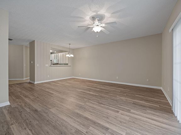 5th image of 404 Auburn Square Dr