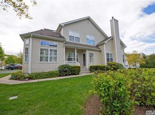 105 Kettles Ln, Medford, NY 11763