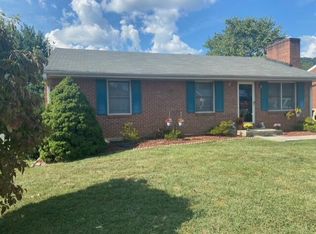 2832 Tulip Ln, Vinton, VA 24179