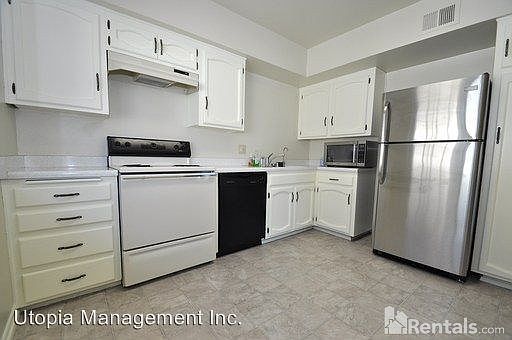 3rd image of 6844 Hyde Park Dr Unit H