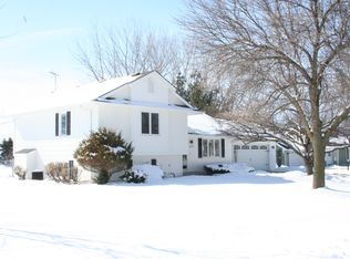 8772 NW 53rd Pl, Johnston, IA 50131