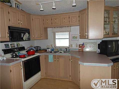 5th image of 204 Dock Dr #G