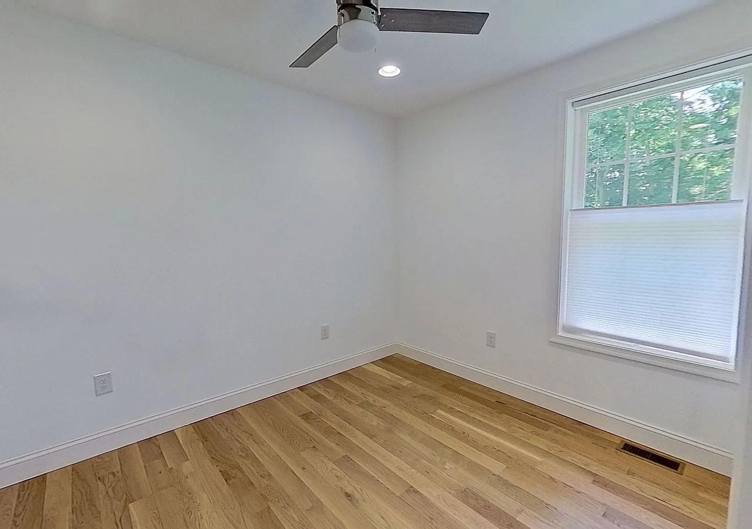Newly Renovated 3 Bedroom Home — Photo 4