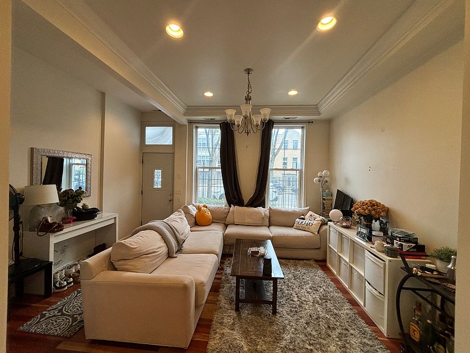 1st image of 2336 N Wayne Ave #1F