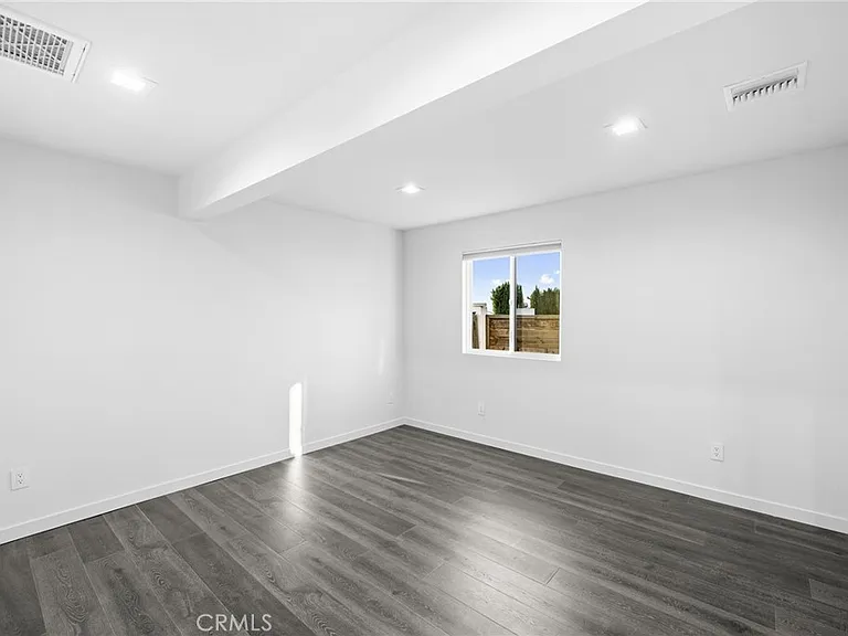 915 Cornell — Photo 10