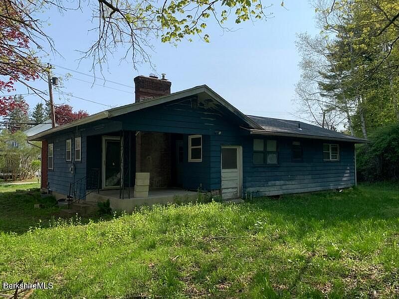 16 E Main St Cheshire MA Zillow