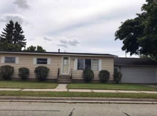 226 4th St, Oconto, WI 54153