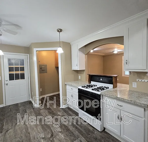 635 N Andover Rd — Photo 10
