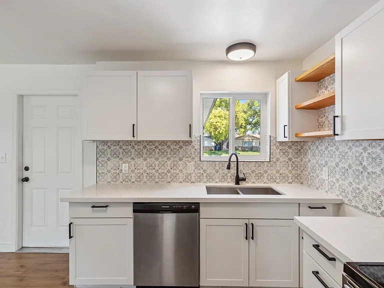4014 E Buckingham Way — Photo 8
