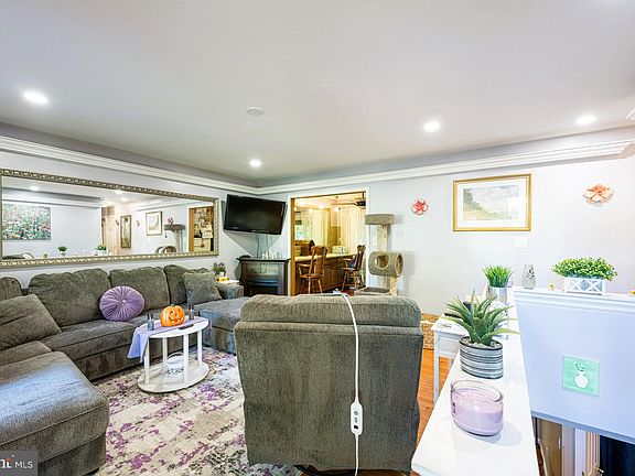 4th image of 14191 Logan Ct