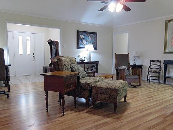 4th image of 2711 Bentwood Dr