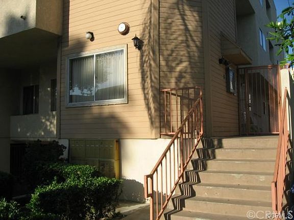 4th image of 2310 N Fairview St APT 207