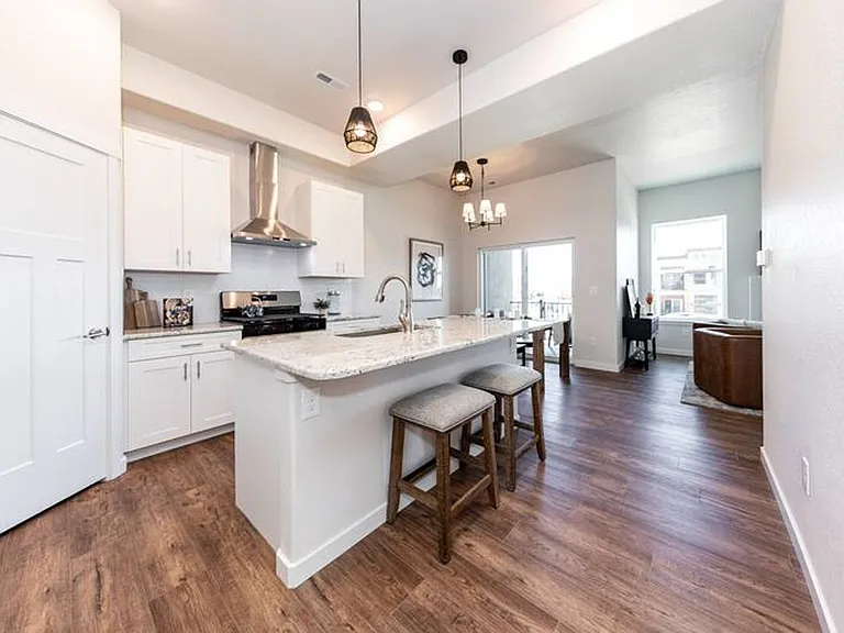5722 Villa Lorenzo Dr — Photo 3