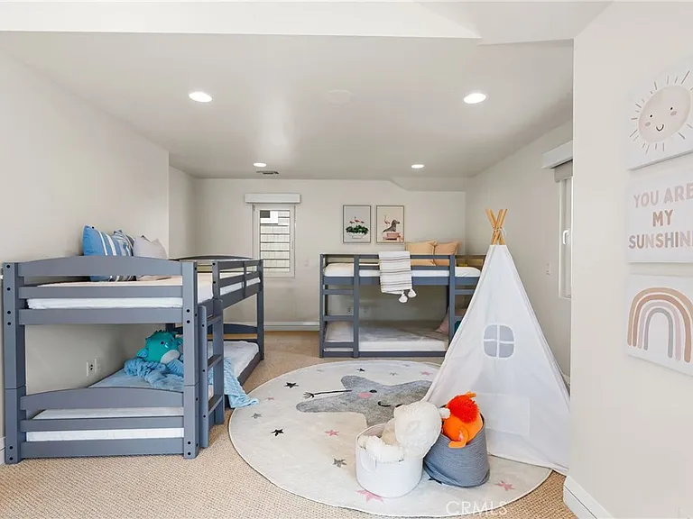 1554 E Oceanfront — Photo 30