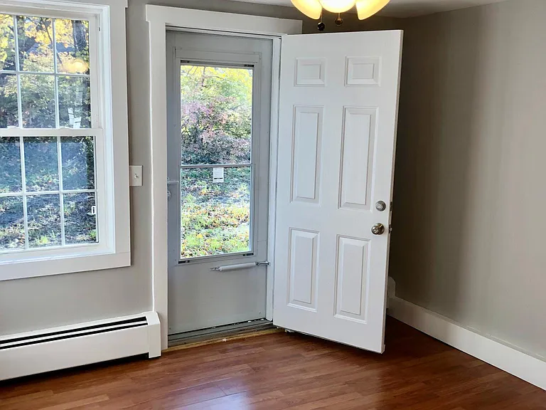 Rear — Photo 9