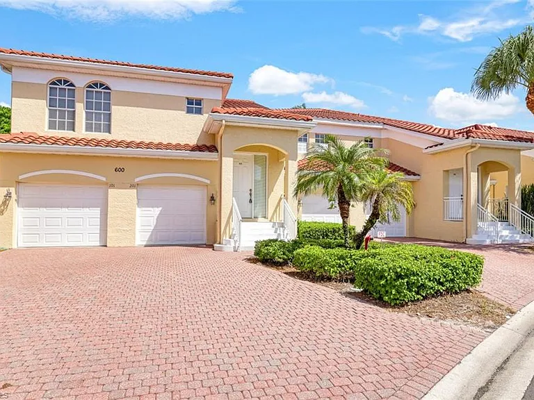 600 L Ambiance Cir #6 — Photo 1