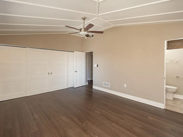 4640 5th Ave — Photo 20