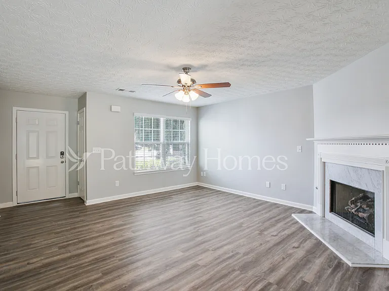 9461 Lakeview Rd — Photo 3