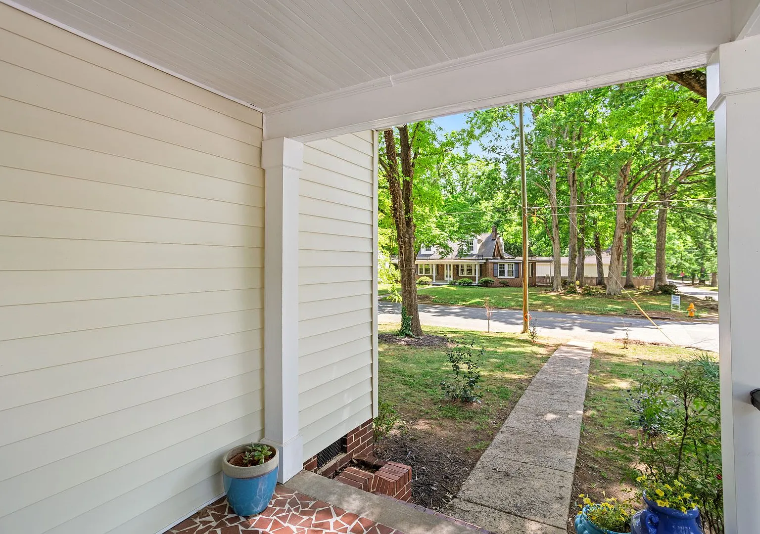 Boutique-Style retreat in the heart of Ardmore — Photo 4