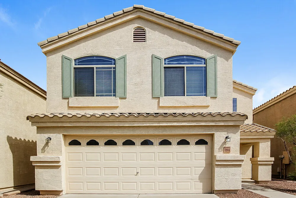 4 bed, 2.5 bath, 1949 sqft, $2,255 — Photo 1