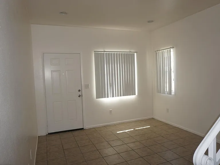1525 N Palm Ave #11 — Photo 5