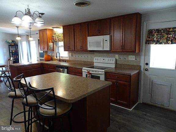 3rd image of 5925 Jurney Pl