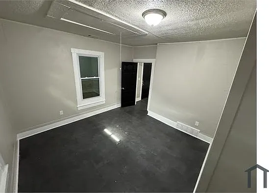 1490 Hugenot St — Photo 11