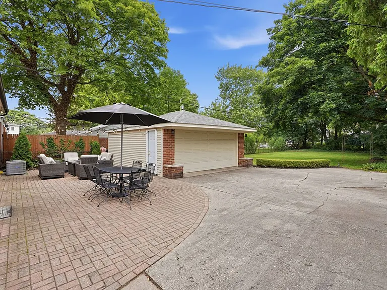 1132 Hickory Ave — Photo 32
