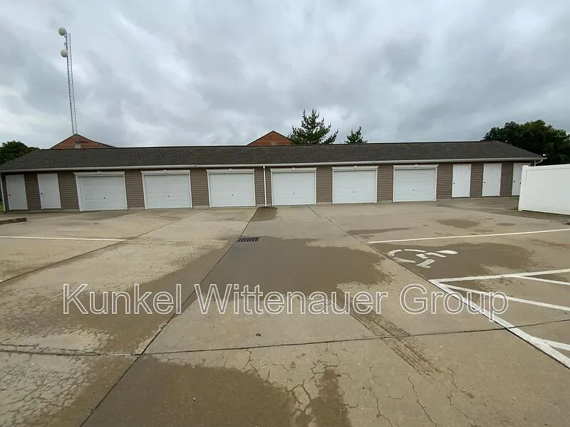 2 bed, 1.5 bath, $1,295 — Photo 2