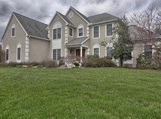 4 Oak Wood Ln, Lititz, PA 17543