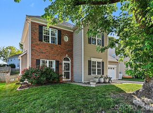 9902 Highlands Crossing Dr, Charlotte, NC 28277