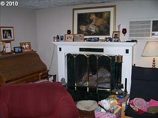4th image of 8401 NE Benton Dr