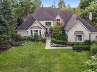 49632 Pine Ridge Dr, Plymouth, MI 48170