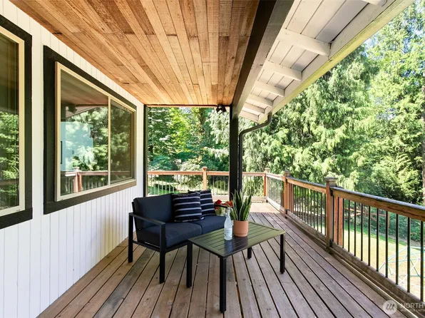5769 Blakely Avenue NE, Bainbridge Island, WA 98110