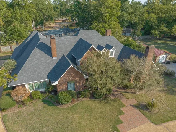 5709 Courtland Pl, Alexandria, LA 71301