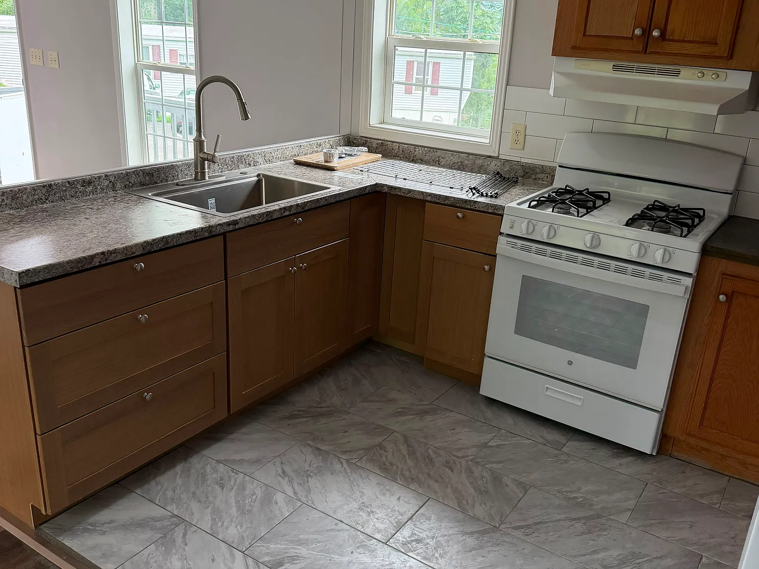 4 bed, 1100 sqft, $1,900 — Photo 2