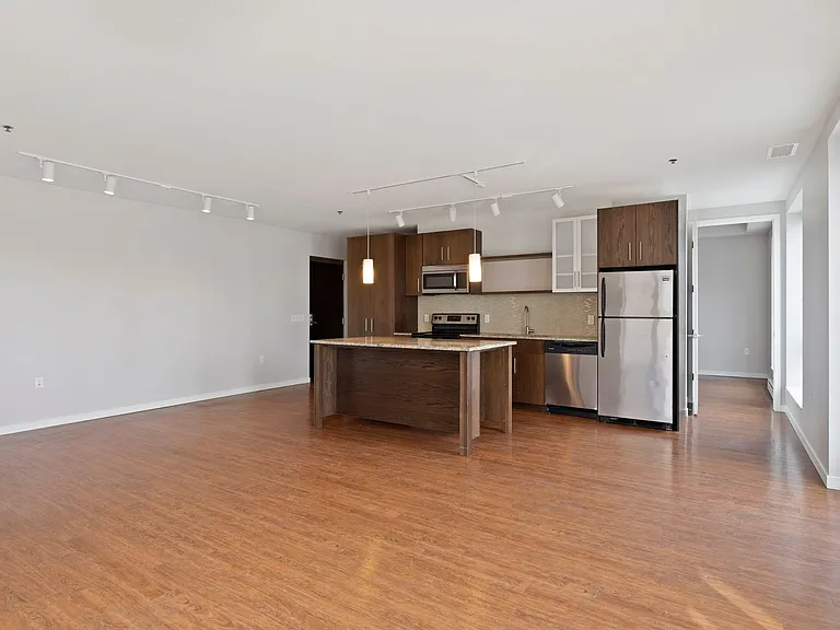 East River Apartments — Photo 18