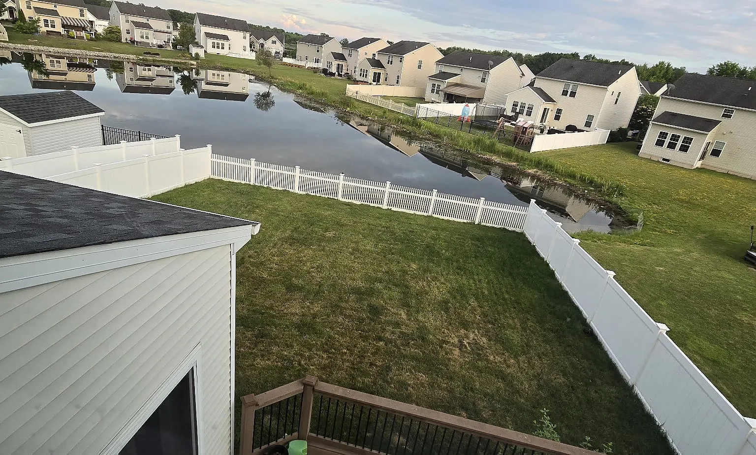 Lakeside Dr, Niagara Falls — Photo 1