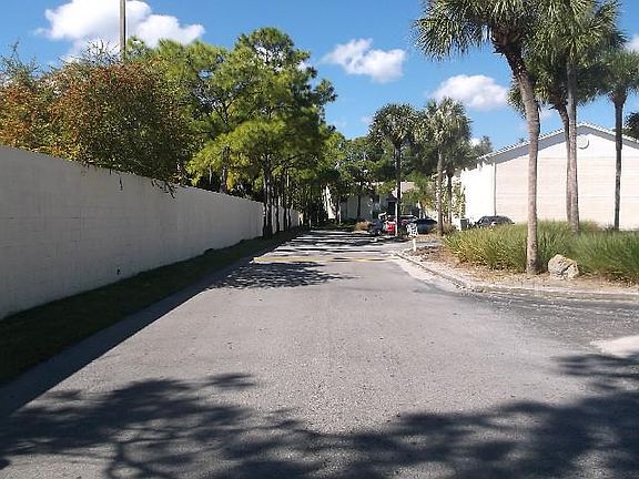 5th image of 7615 Palmera Pointe Cir