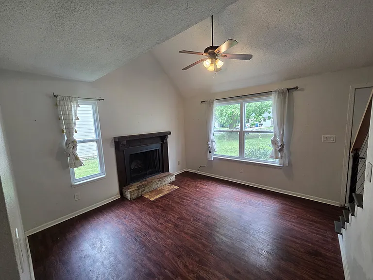 321 Northwood Ln — Photo 5