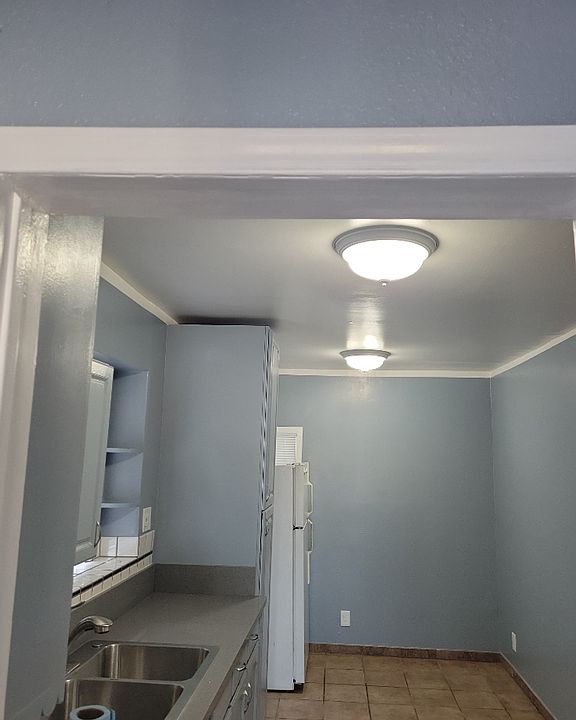 2nd image of 14918 1/2 Hawthorne Blvd