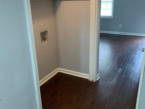 5th image of 587 Whitehall Ln