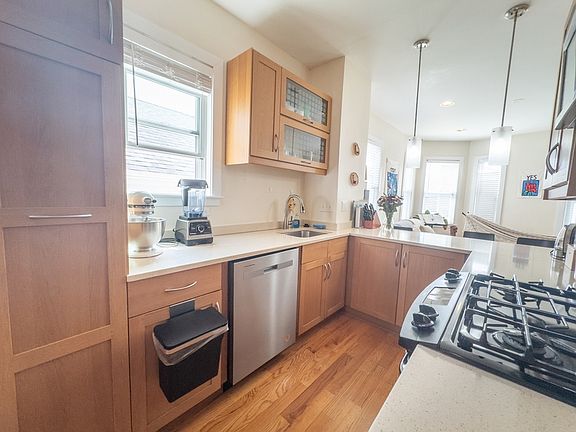 3rd image of 101 Hampshire St #4
