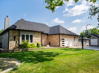 40W022 Tanner Rd, North Aurora, IL 60542