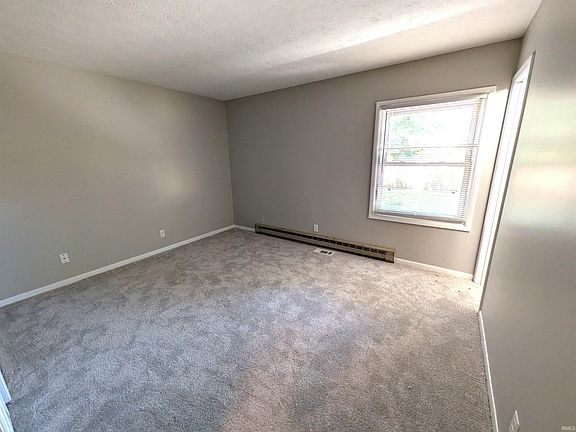 5th image of 50 Vicksburg Ln