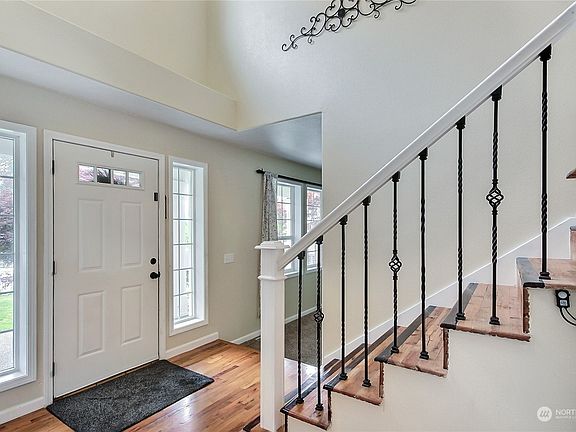 5th image of 12618 203rd Avenue E