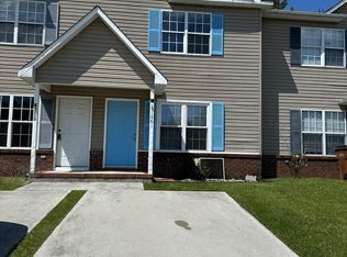 1061 W Pueblo Dr, Jacksonville, NC 28546
