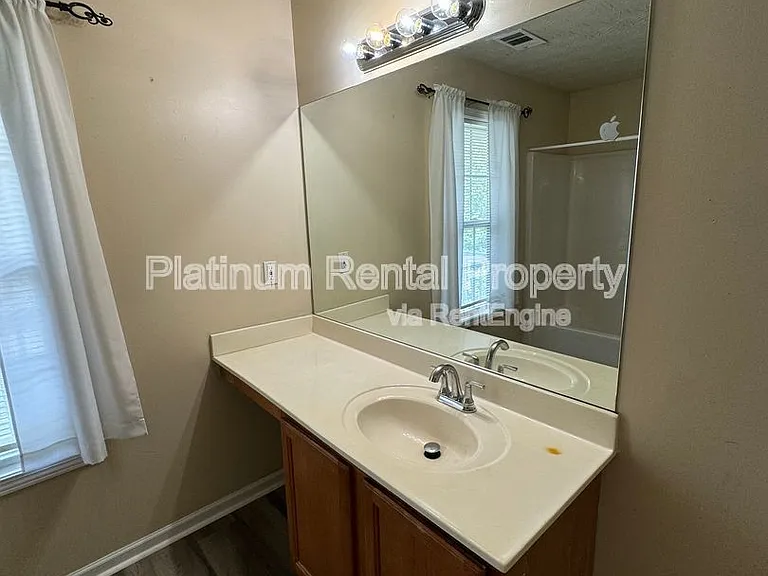 1823 Broadway St — Photo 17